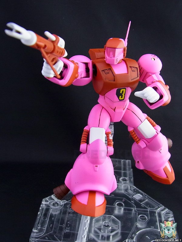 バイファム1/144ラウンドバーニアンをピンクで塗装（その3）