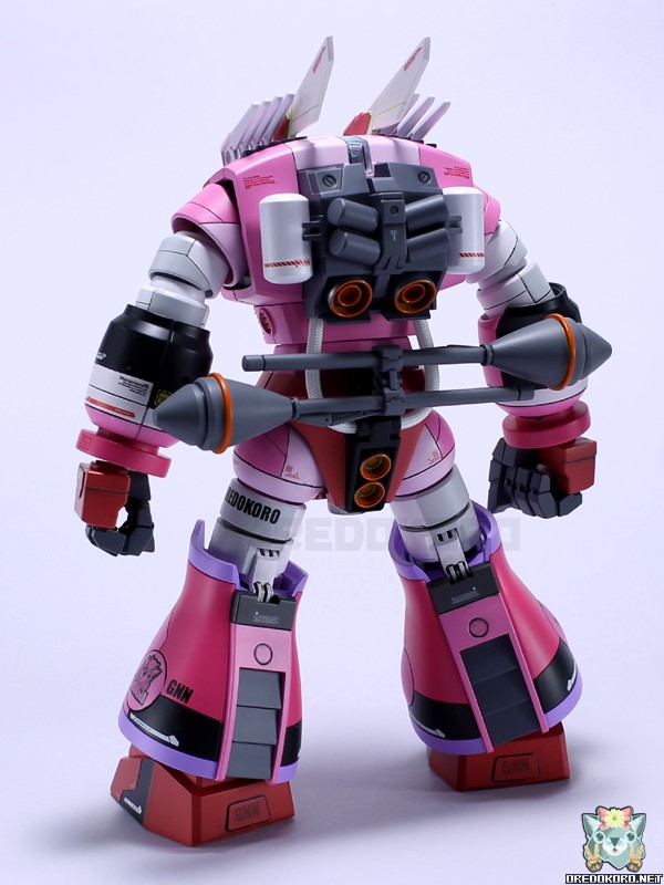 ガンプラHGUCゾゴックをピンクで塗装（その2）