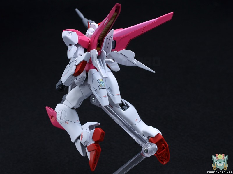 ガンプラHGUCＶ２ガンダムをピンクで塗装（その4）