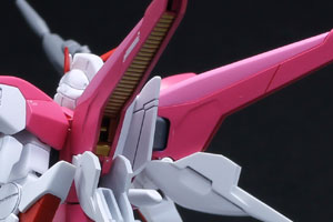 ガンプラHGUCＶ２ガンダムをピンクで塗装（その4）