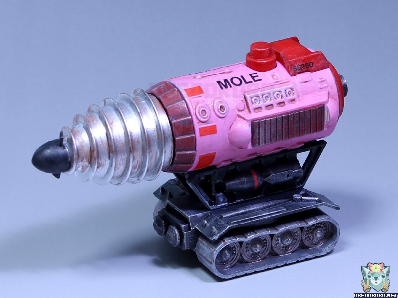 アオシマミニジェットモグラをピンクで塗装（その2）