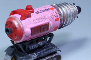 アオシマミニジェットモグラをピンクで塗装（その3）