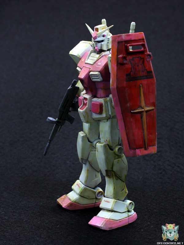 ガンプラFGガンダムをピンクで塗装（その1）