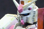 ガンプラのFG ガンダムをピンクで塗装