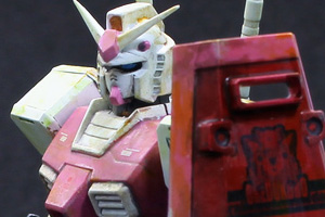 ガンプラFGガンダムをピンクで塗装（その1）
